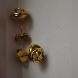 18k Gold Rose Earrings